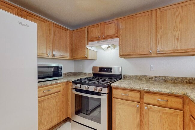 Building Photo - 6800 Vista Del Norte Dr NE