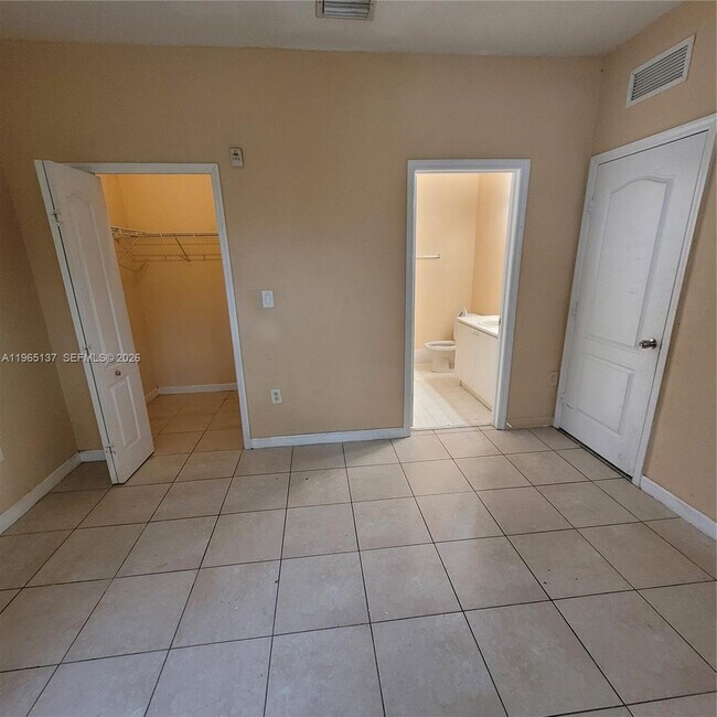 Building Photo - 1663 SE 27th Dr