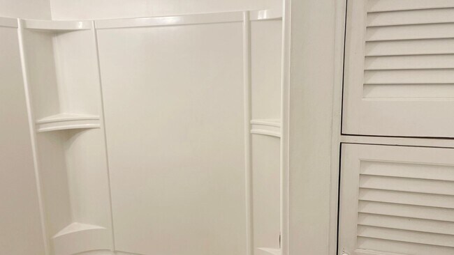 Building Photo - 73-75 Wallingford Ave