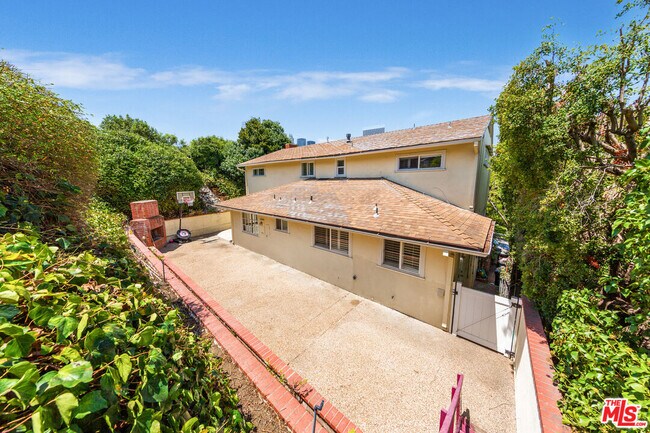 Building Photo - 9808 Hillgreen Pl