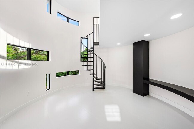 Building Photo - 7540 Los Pinos Blvd