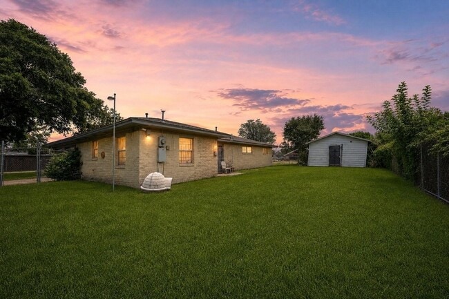 Building Photo - 4402 Balkin St