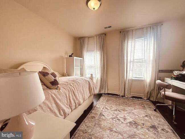 Building Photo - 1746 Beacon Ln