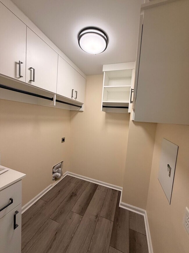 Building Photo - 42 Kilverstone Way