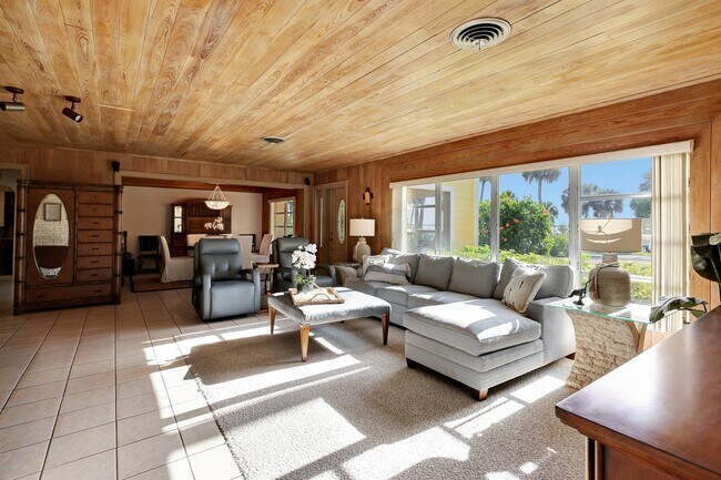 Building Photo - 7501 S Indian River Dr