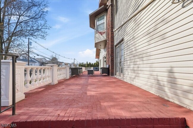 Building Photo - 274 Crawford Terrace