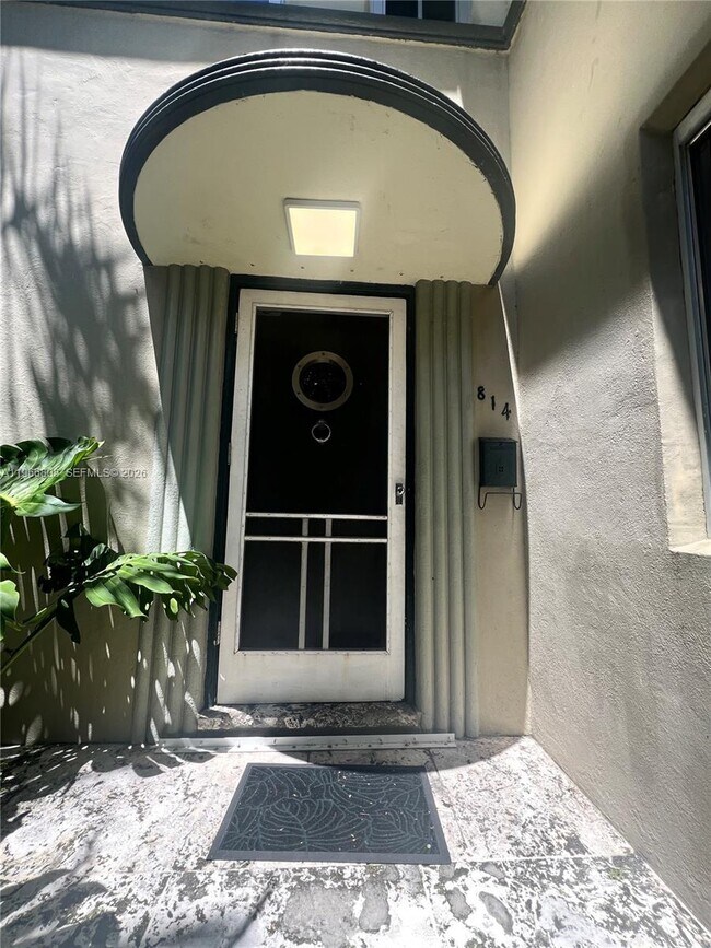 Building Photo - 814 Michigan Ave