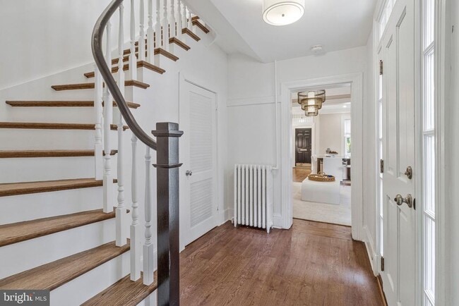 Building Photo - 611 G St SE