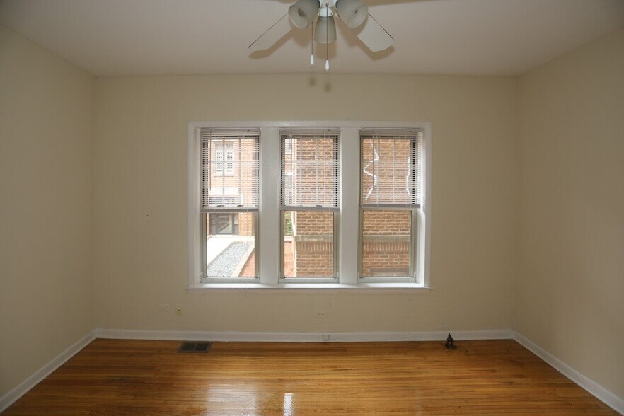 Building Photo - 714 W Barry Ave