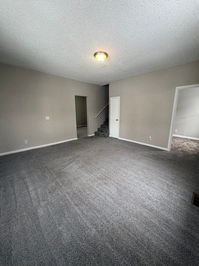 Building Photo - Move-in Ready and Full Of Charm! 4 Bedroom 2 Bath, Plus a Bonus Room.