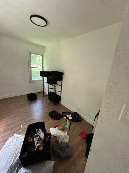 Building Photo - 516 N 84th St