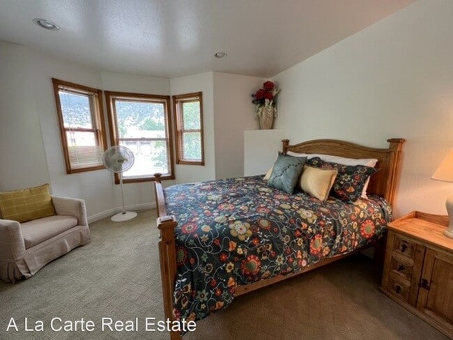 Building Photo - 3 br, 2.5 bath House - 827 Pitkin Ave