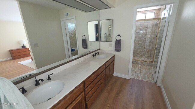 Building Photo - 2794 Parkview Dr