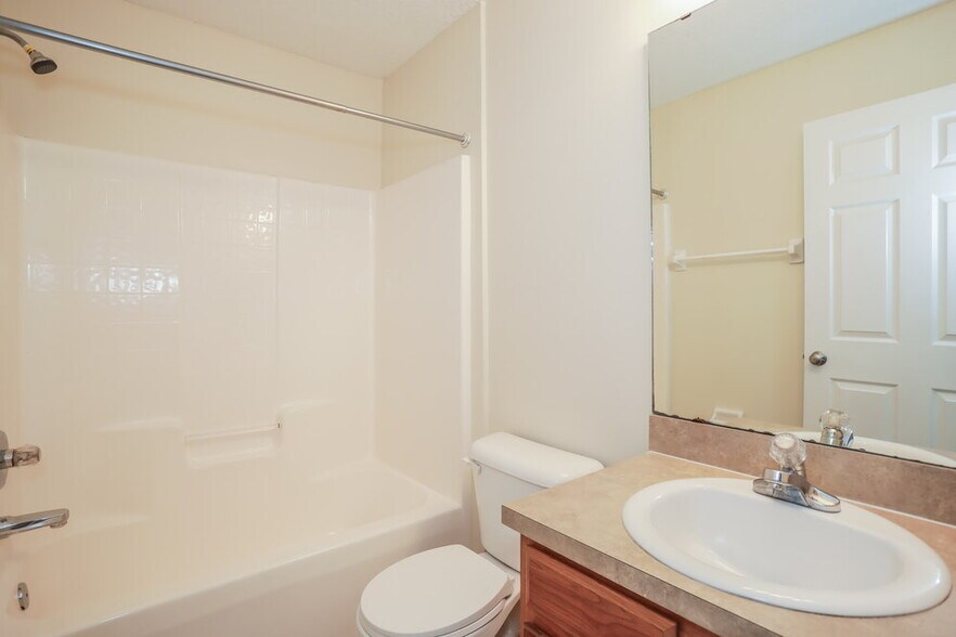 Building Photo - 3460 Live Oak Hollow Dr