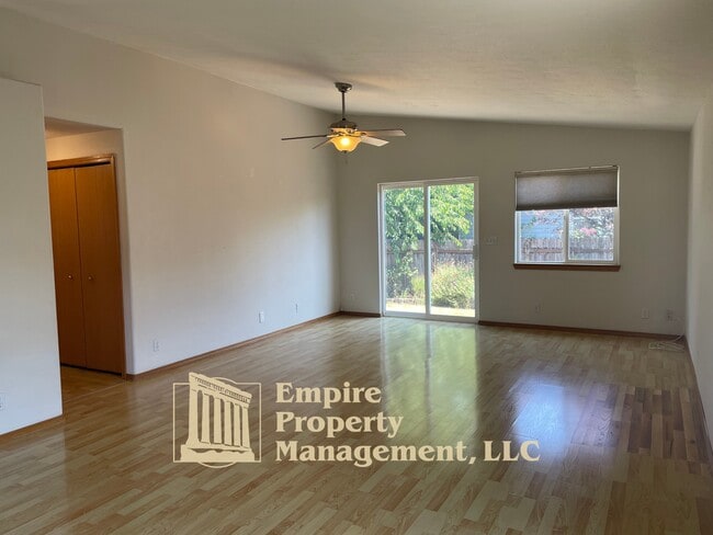 Building Photo - 981 Echo Hollow Rd