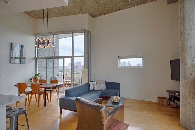 Building Photo - 2115 Yeaman Pl