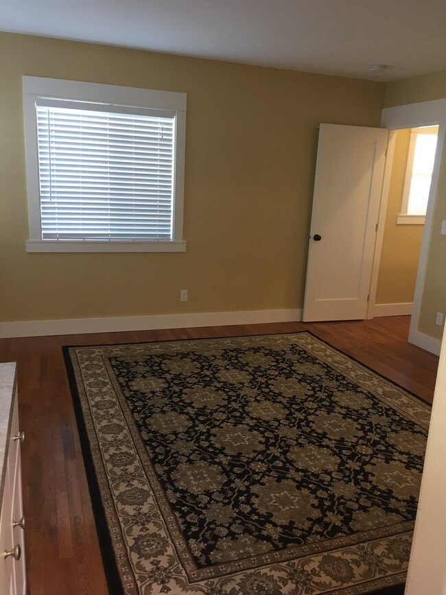 Building Photo - Great studio in downtown Beaverton!