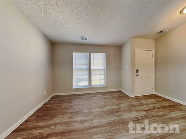 Building Photo - 2009 Fort Manden Dr