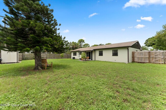Building Photo - 1066 El Camino Dr