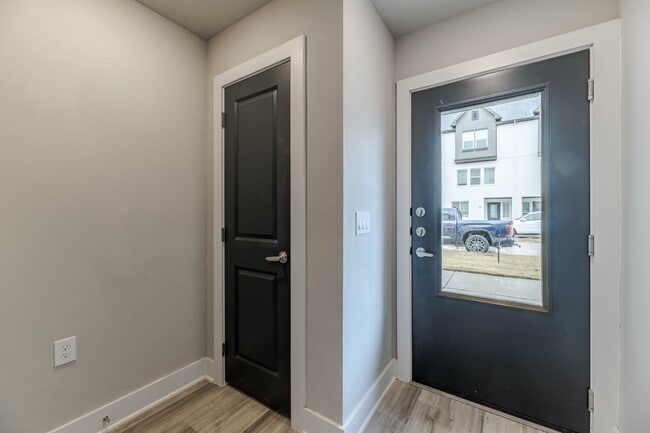 Building Photo - 3-Story 3 Bedroom, 3.5 bath Townhouse in a great community with easy access to PGBT and DNT