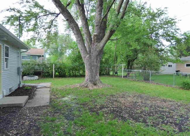 Building Photo - 1217 Highland Ave