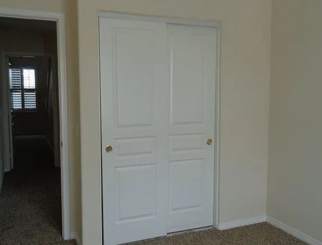 Building Photo - 2 weeks free rent. Detached 4 Bedroom Home...