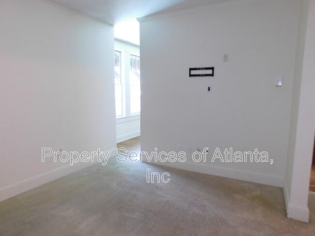 Building Photo - 943 N Ormewood Park Dr SE