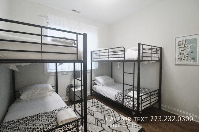 Building Photo - Fulton Market Condo-Quality 3 bedroom 2 ba...