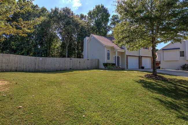 Building Photo - 7202 Cedar Forest Dr