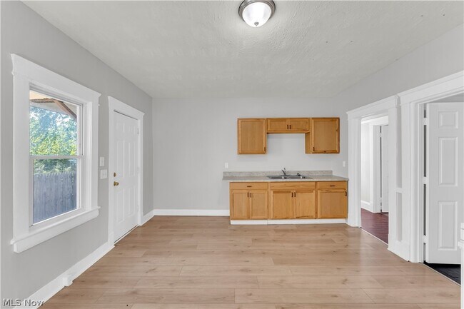 Building Photo - 13105 Carrington Ave