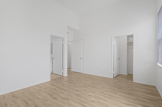 Building Photo - 10823 Hortense St