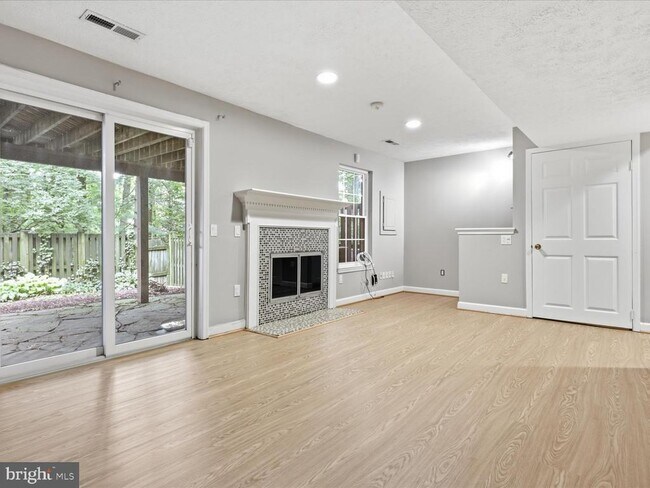 Building Photo - 6055 Meyers Landing Ct