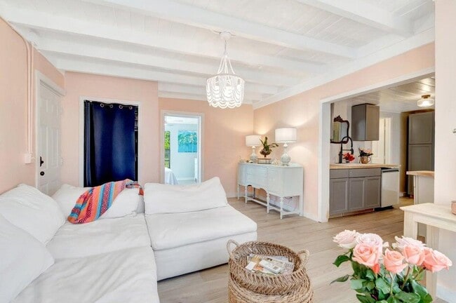 Building Photo - 237 SW 3rd Ave