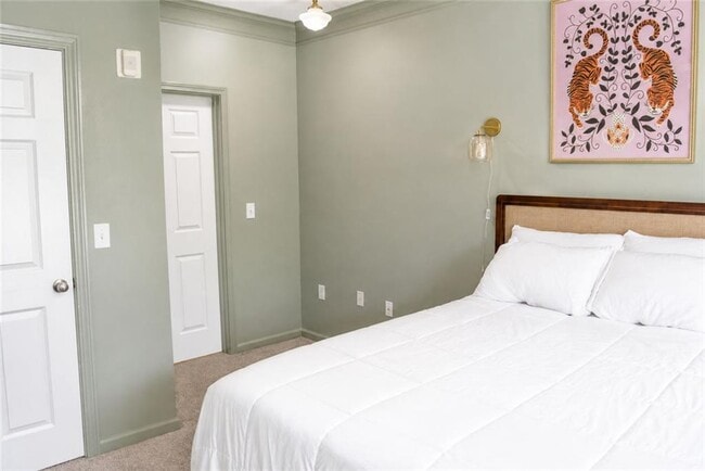 Building Photo - 1850 Cotillion Dr