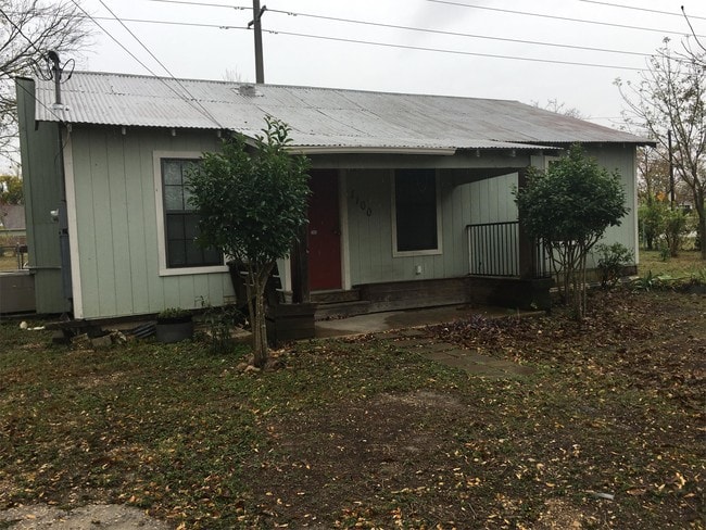 Building Photo - 1100 Chihuahua St