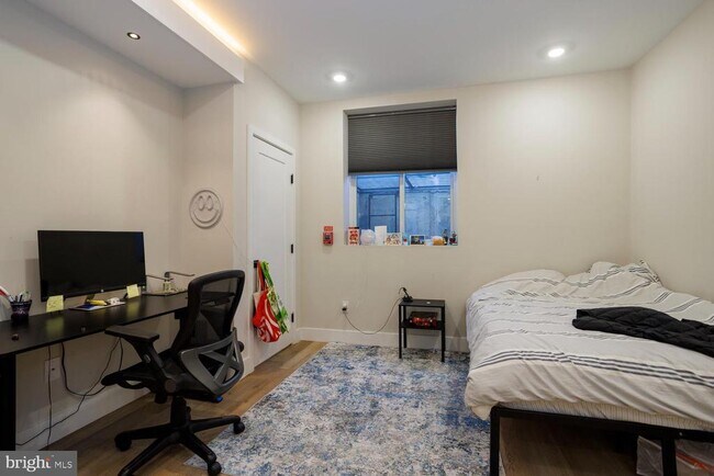 Building Photo - 618 N 35th St