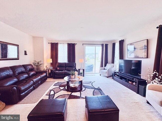 Building Photo - 438 Boxelder Dr