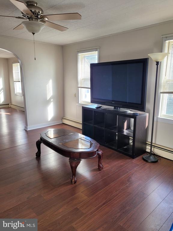 Building Photo - 308 Ash St