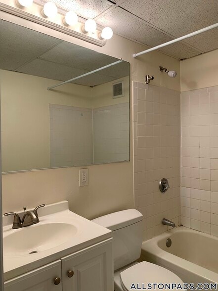 Building Photo - 437 Cambridge St