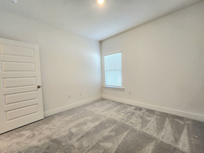 Building Photo - Beautiful new 4/2 home available in Greenb...