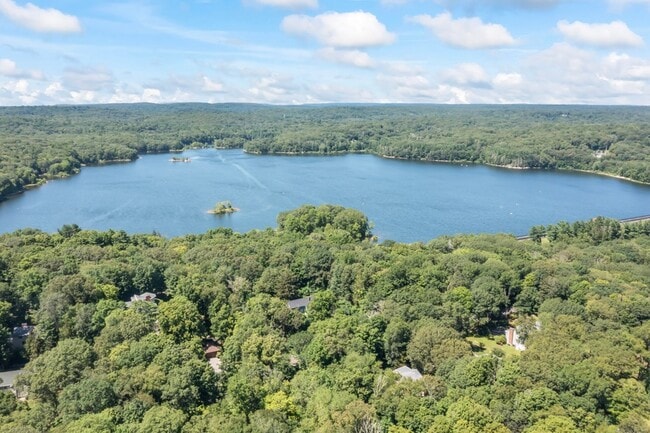 Building Photo - 501 Woodbine Rd