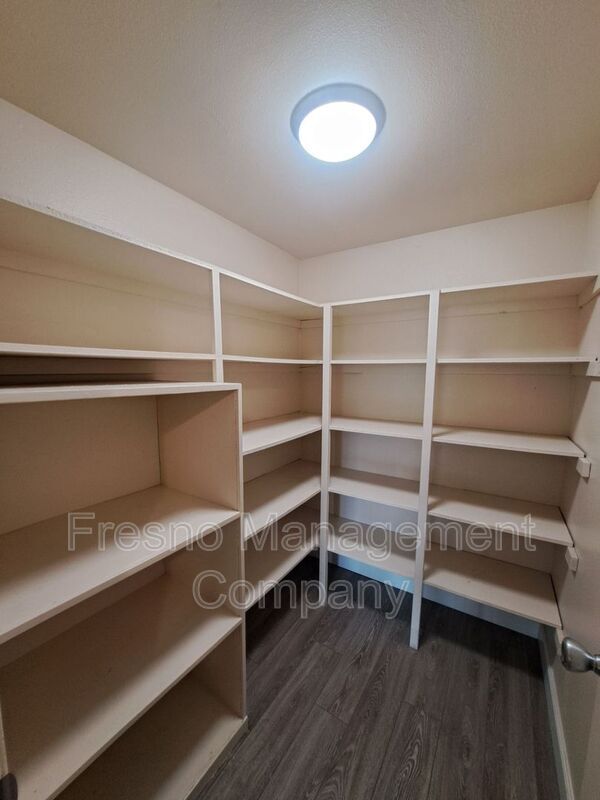 Building Photo - 4919 N Millbrook Ave