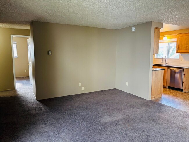 Building Photo - Bright 2 BR Carter Park Living with Fireplace, Carport, and Tons of Storage!