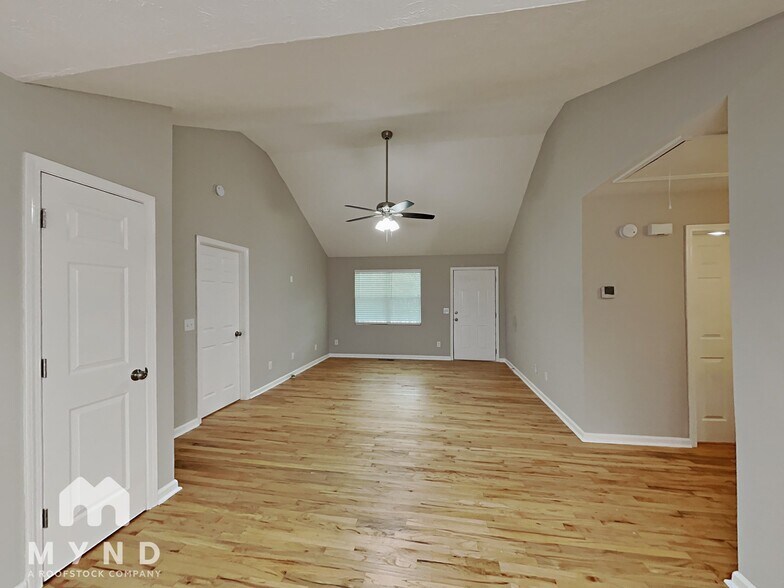 Building Photo - 62 Pinnacle Way