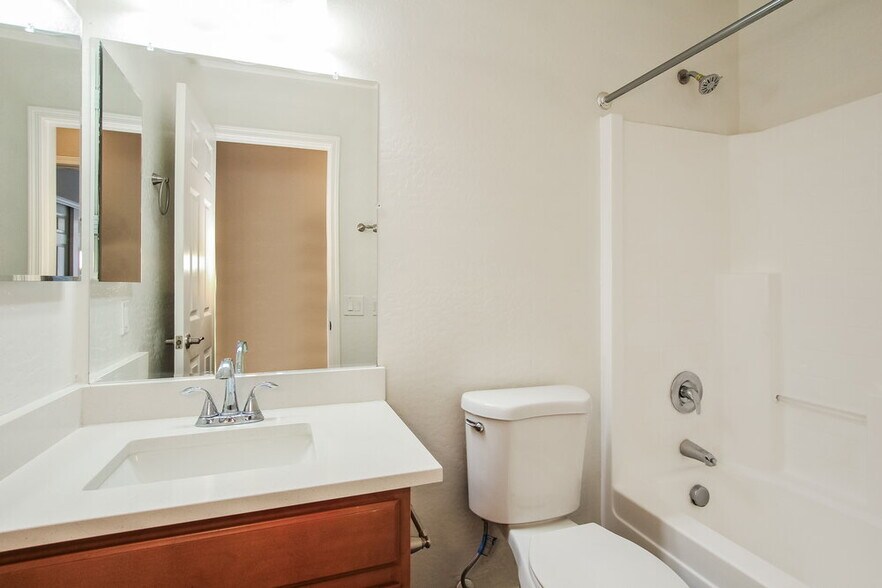 Building Photo - 23257 W Cocopah St