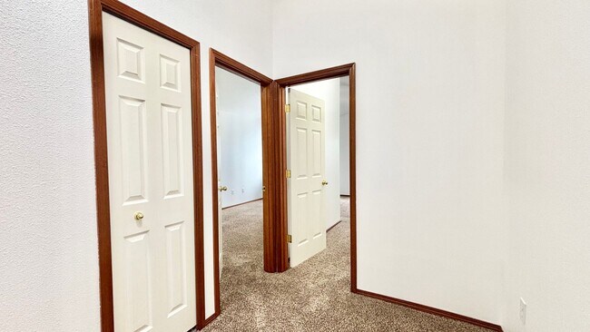 Building Photo - N0611