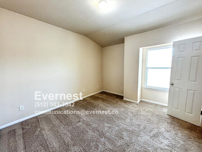 Building Photo - 4-Bedroom, 2.5-Bath Home with Easy Access ...
