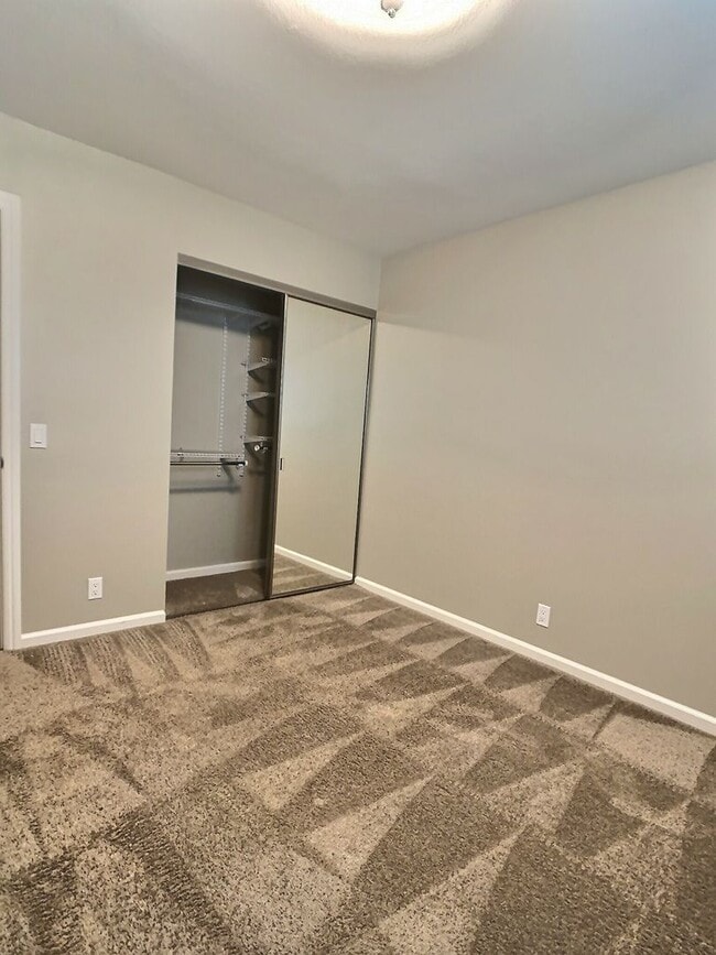 Building Photo - Dry Creek Village Townhouse!