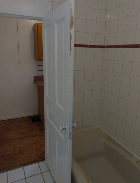 Building Photo - 701 Litchfield St