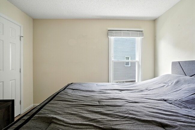 Building Photo - 1036 Woodsmans Reach